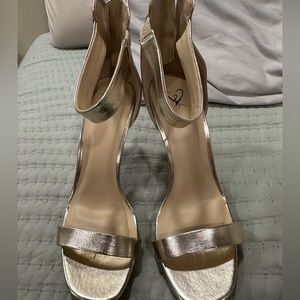 Gold Windsor Heels 7 1/2
